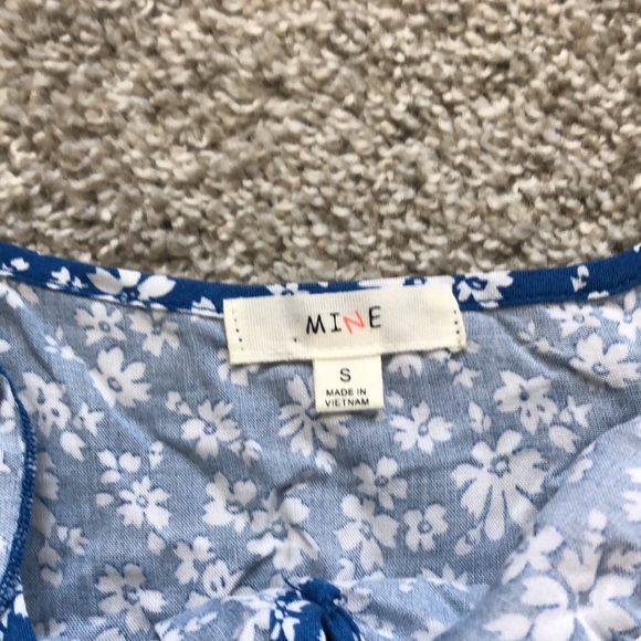 🎉 HOST PICK 🎉 Blue Floral Tank Top - Picture 5 of 6